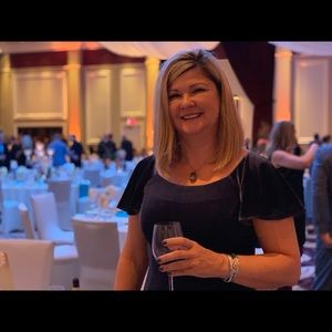 Meet your Posher, Laurie